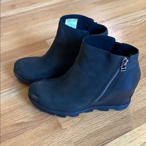 Sorel Joan of arctic wedge zip booties black 8.5